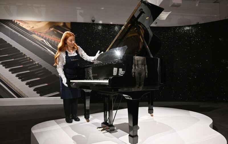 Bunurile lui Freddie Mercury, inclusiv pianul la care a compus Bohemian Rhapsody, scoase la licitație