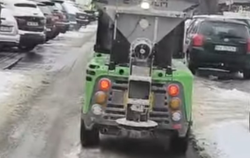 Șoferii din Timișoara se plâng de cum se face deszăpezirea: „Mașina e ușoară, pentru ce merge? Nu face nimic”
