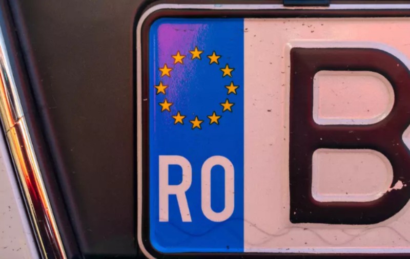 Mașină de lux furată din Belgia, găsită pe o stradă din Cluj: o femeie a schimbat plăcuțele de înmatriculare cu unele de București