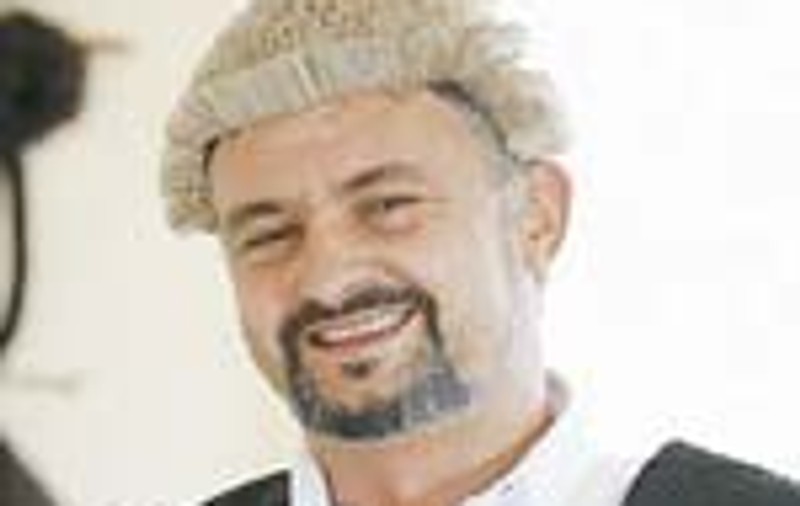 El e primul avocat roman din Noua Zeelanda