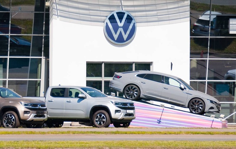 Gigantul auto Volkswagen anunță concedieri masive. 50.000 de locuri de muncă dispar după ce profitul s-a prăbușit. Ce se întâmplă la Audi și Porsche