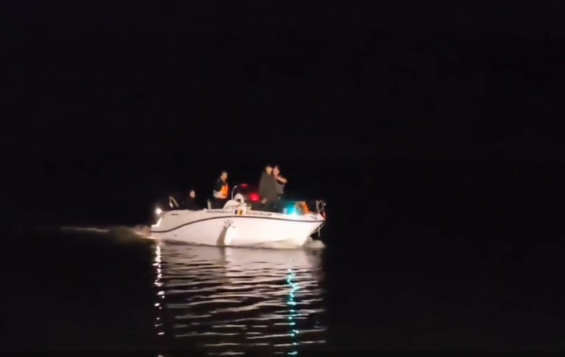 Filmul tragediei de pe Lacul Snagov în care un medic și fiul său de 13 ani au murit înecați, surprinși de furtuna puternică