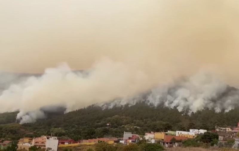 Peste 26.000 de persoane au fost evacute din calea incendiului din Tenerife