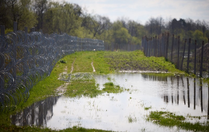 Belarus construiește fortificații defensive la granița cu Ucraina, inclusiv „dinți de dragon”, deși Lukașenko cataloghează contraofensiva Kievului drept „dezinformare”