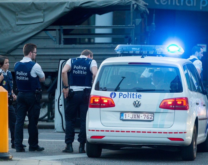 Tentativă de atentat la Gara Centrală din Bruxelles | Un bărbat a fost împușcat, după ce a detonat o centură explozivă