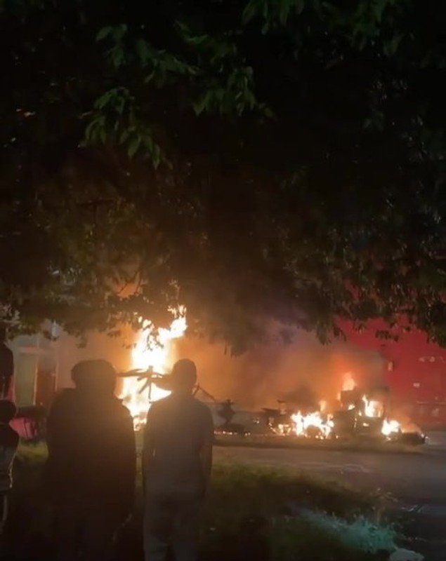 Revoltă în Leeds, după ce autoritățile britanice au încercat să preia copiii unei familii de români. „Răstoarnă mașina! Să vină mascații de la București!”. Precizările MAE