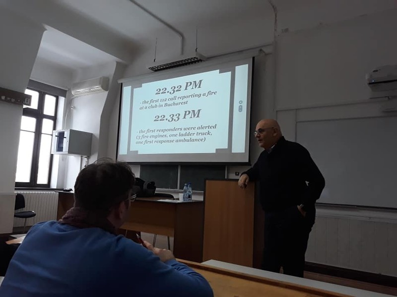 Raed Arafat vorbește despre intervenția de la Colectiv în cadrul Masterului de Managementul Dezastrelor | Foto: Facebook.com
