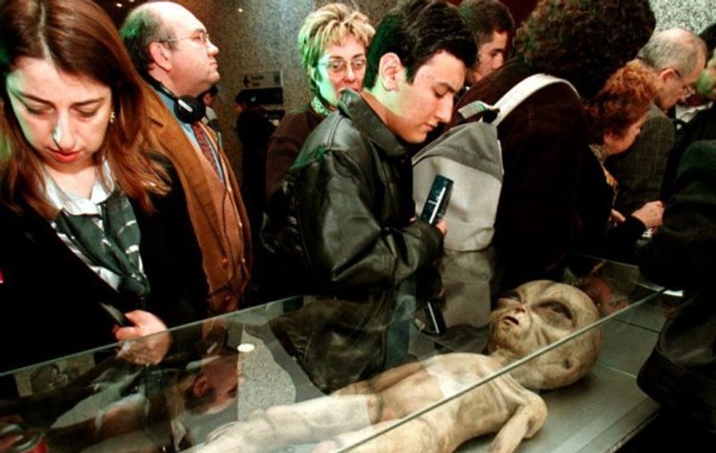 DEZVĂLUIRI ULUITOARE făcute de CIA în legătură cu ULTRASECRETA BAZĂ AREA 51, unde se ştie că a fost studiat EXTRATERESTRUL de la Roswell!