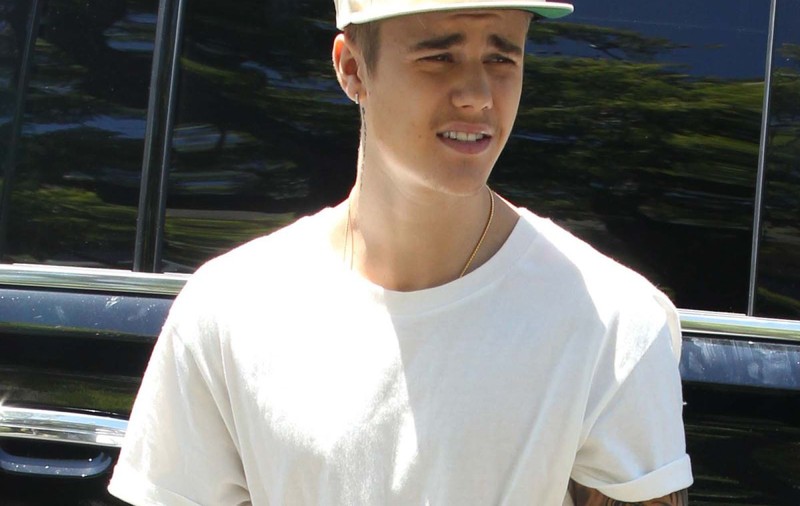 JUSTIN BIEBER, CAFTIT în CLUB de ORLANDO BLOOM din cauza unei FEMEI! | VIDEO