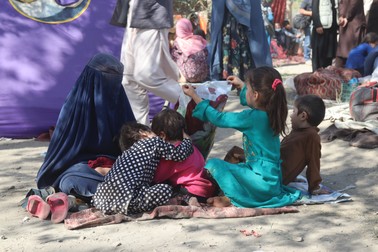 O familie, într-o tabără din Kabul