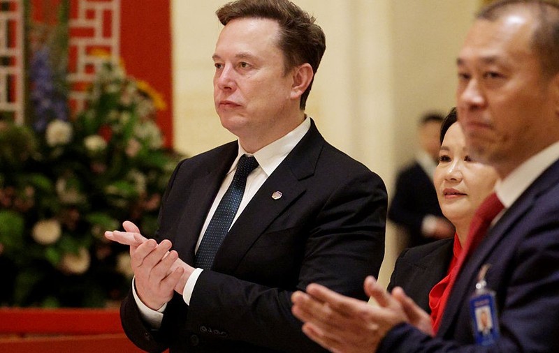 Elon Musk (în centrul imaginii) la banchetul oferit de Xi Jinping cu ocazia vizitei lui Donald Trump la Beijing. Imagine cu caracter ilustrativ Sursa foto: Getty Images