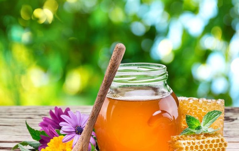 Cum deosebești mierea falsă de mierea naturală