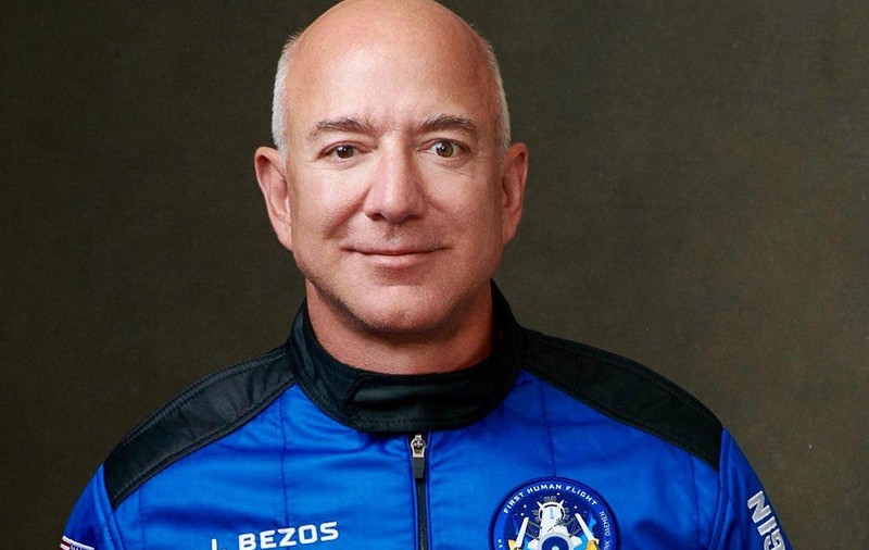 Viziunea lui Jeff Bezos pentru viitor: „Mulți oameni se vor naște în spațiu”