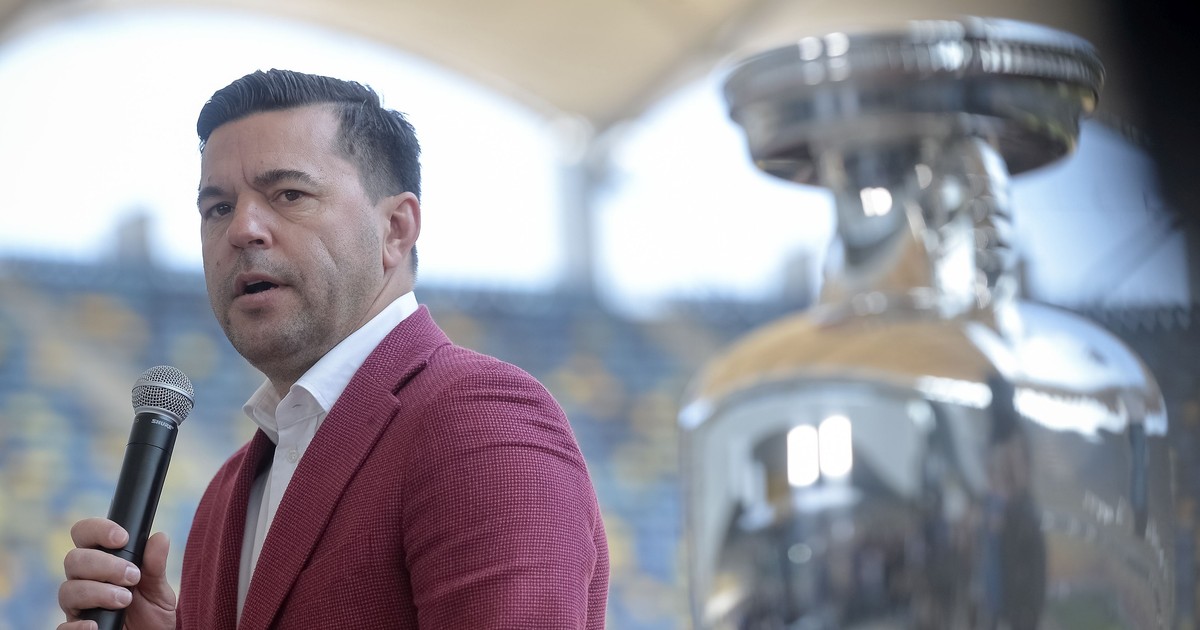 Selecționerul Cosmin Contra, în conflict cu fanii