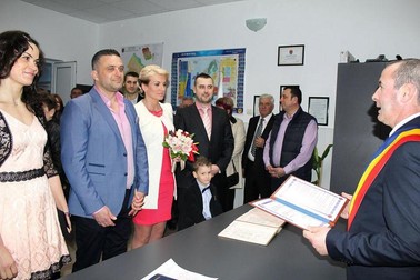 Irina s-a căsătorit cu Laurențiu în 2015. Cuplul are doi copii