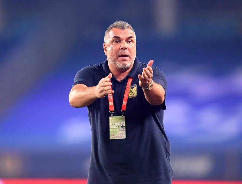 Cosmin Olăroiu, la Suning