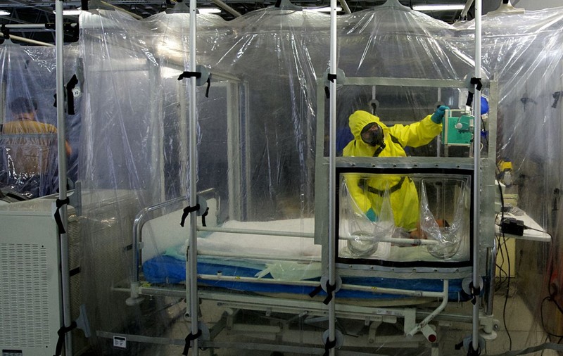 Alertă în Serbia! 14 persoane, suspecte că ar fi infectate cu virusul Ebola