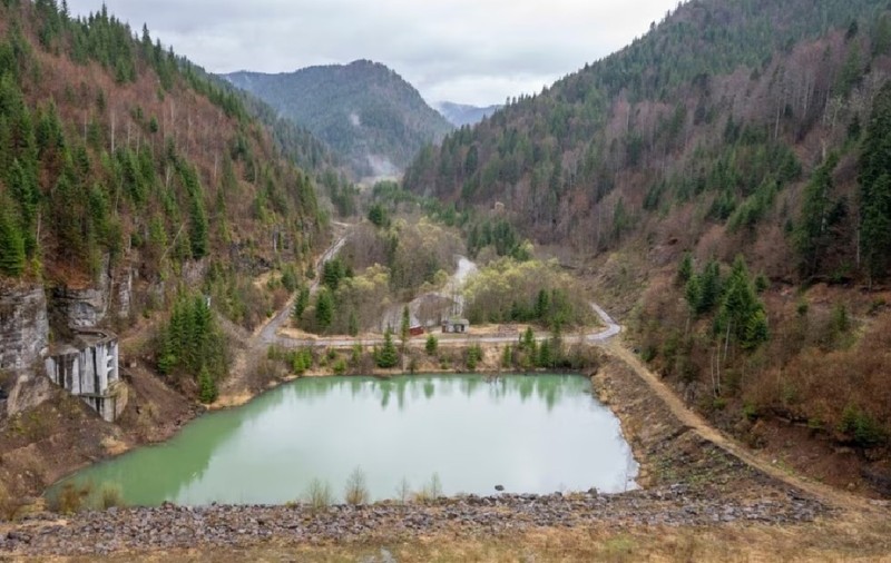Hidrocentrala Răstolița, blocată de Înalta Curte în urma sesizărilor ONG-urilor de mediu. Se oprește defrișarea a 37,5 hectare din Munții Călimani