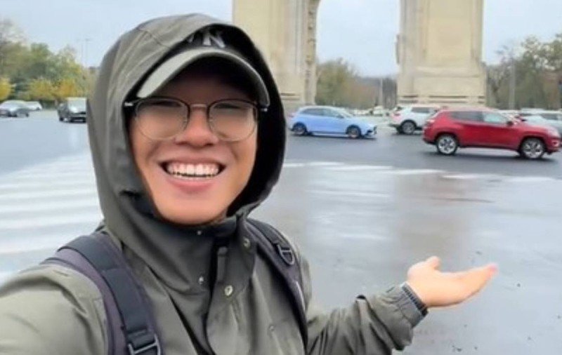 Un coreean a ales București, în loc de Paris: „S-au pregătit de Crăciun”. Momentul a ajuns viral