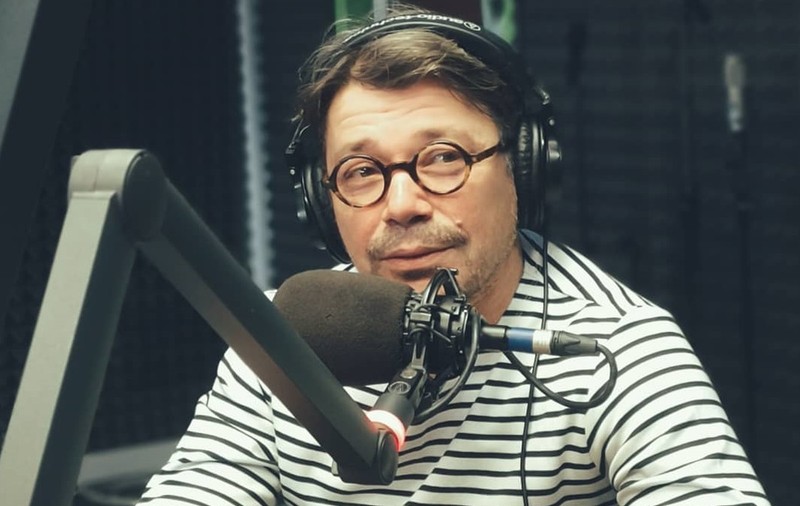 Dezvăluirile făcute de actorul Cristi Iacob, după 12 ani de căsnicie. „Mă acceptă și când sunt tâmpit. Reciproca e și ea valabilă”