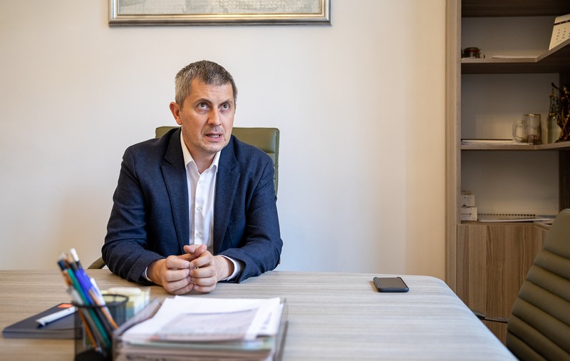 INTERVIU | Dan Barna: „Iohannis a ales să fie un președinte partizan. Cîțu e un tonomat de distribuit bani pentru primari”