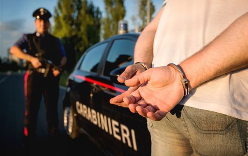 Un șofer român a sărit din mers din camionul pe care-l furase, cu 4 zile înainte, în Italia. Mașina a lovit un bătrân