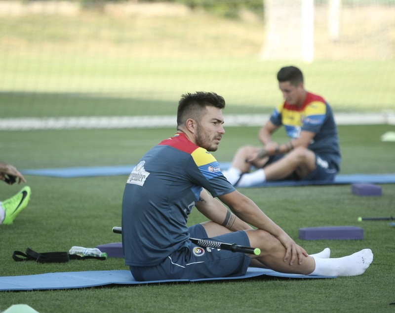 LIVE TEXT România - Armenia, preliminariile CM 2018 1-0. Maxim pentru o victorie minimă. Stancu a ratat un penalty, oaspeții au jucat o oră în 10! Kazahstan - Muntenegru 0-3, Danemarca - Polonia 4-0 | FOTO&VIDEO