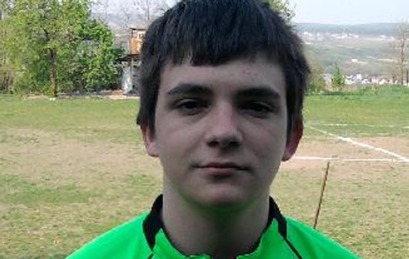 Un arbitru din Botoşani a fost bătut crunt de fotbalişti!