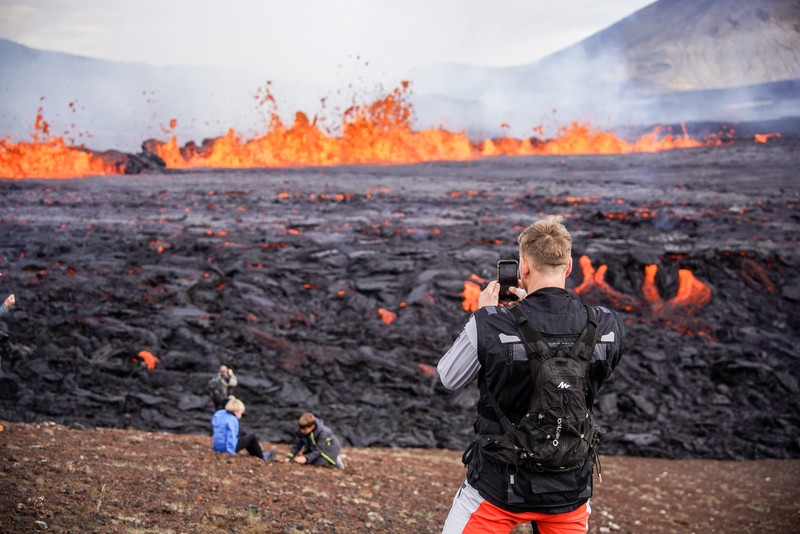 Erupția vulcanului a atras aproape 2.000 de turiști miercuri și joi | Foto: Profimedia