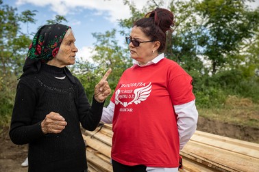 Catrina îi povesteşte Marianei despre necazurile din familia ei