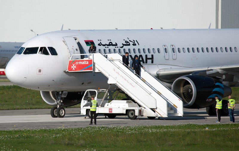 Cei doi libieni care au deturnat un avion în Malta neagă acuzațiile. Ei riscă închisoare pe viață