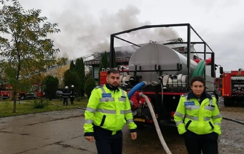 Doi polițiști din Suceava, sancționați că nu purtau mască în timp ce îi amendau pe cei fără mască