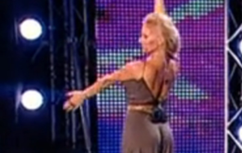 X Factor | Delia, FĂRĂ CHILOŢI, în emisiune? Uite ce le-a arătat tuturor | FOTO&VIDEO