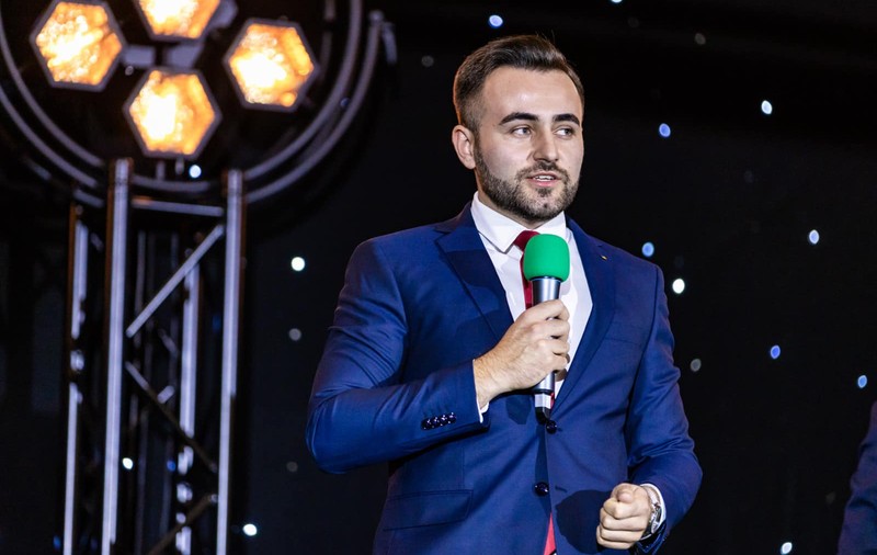 Consilierul care a trădat USR și a fost făcut viceprimar de PNL pentru majoritate în Consiliul Local Iași, dat afară din post de instanță. Liberalii pierd controlul voturilor