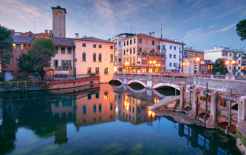 Cel mai verde oraș din Europa se ascunde în nordul Italiei și este supranumit „mica Veneție” de către localnici