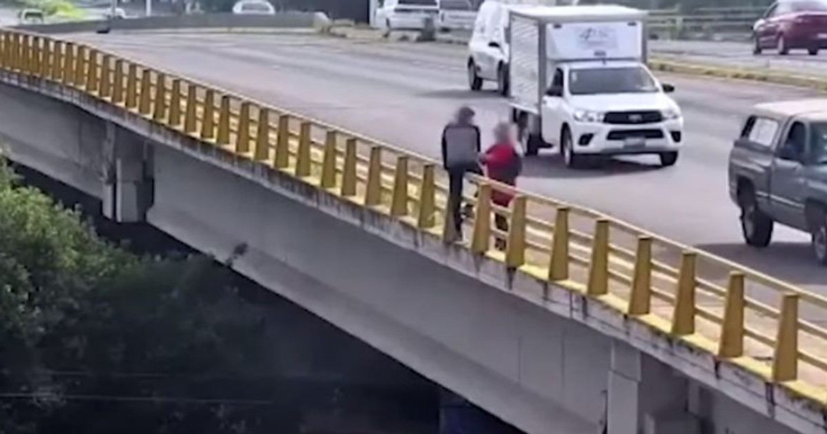 O femeie i-a salvat viața unui bărbat care voia să se arunce de pe un pod