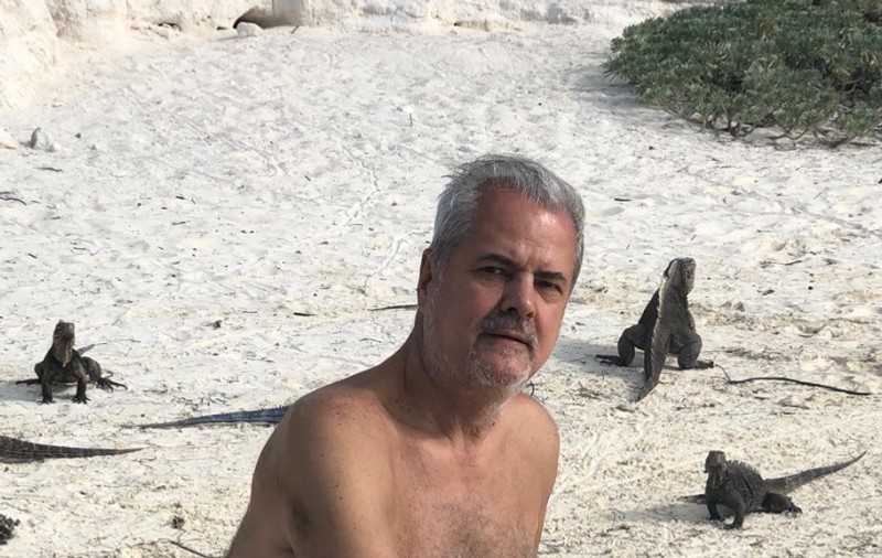 FOTO și VIDEO | Adrian Năstase, la bustul gol, în vacanța din Cuba