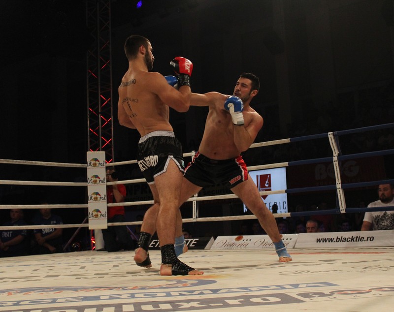 VIDEO / Andrei Stoica și-a păstrat centura mondială Superkombat