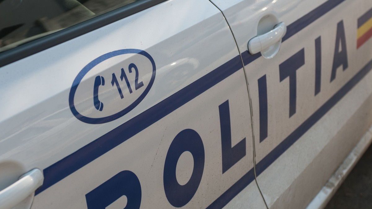 Foto cu o mașină a Poliției Române