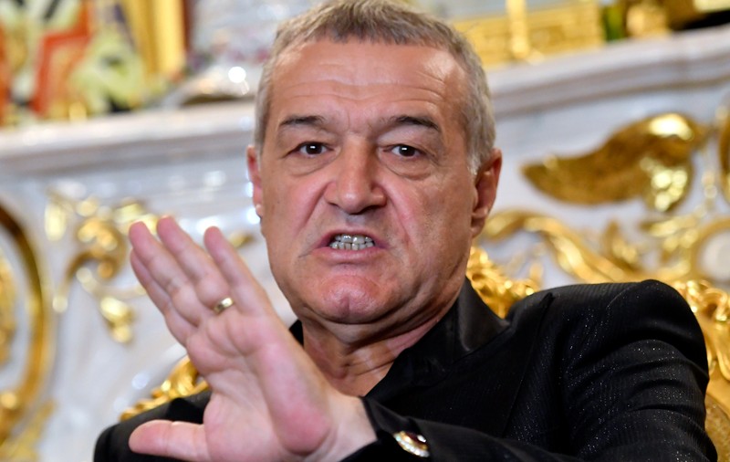 Gigi Becali, oprit de poliție în timp ce se afla în direct la TV