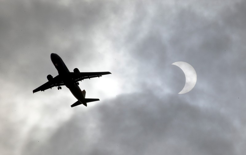 Un pasager clandestin a reușit să ajungă în Olanda din Africa după ce s-a ascuns în trenul de aterizare al unui avion