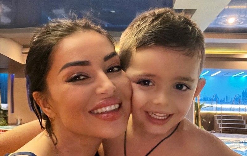 Motivul pentru care băiețelul Elenei Ionescu a mers mai târziu la grădiniță: „Eu de când l-am născut l-am avut cu mine cam peste tot”