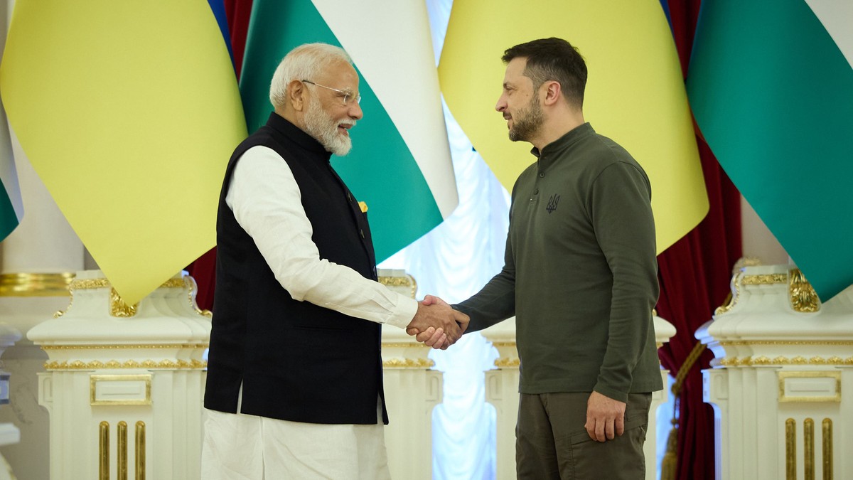 Narendra Modi (stânga), primit la Kiev de către Volodimir Zelenski Foto: Hepta