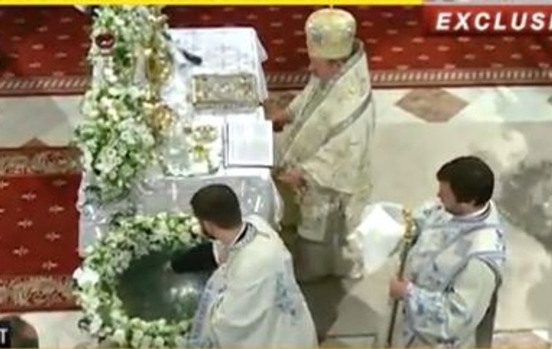 NEPOATA lui Traian Băsescu A FOST CREŞTINATĂ. Uite IMAGINI DIN MOMENTUL BOTEZULUI