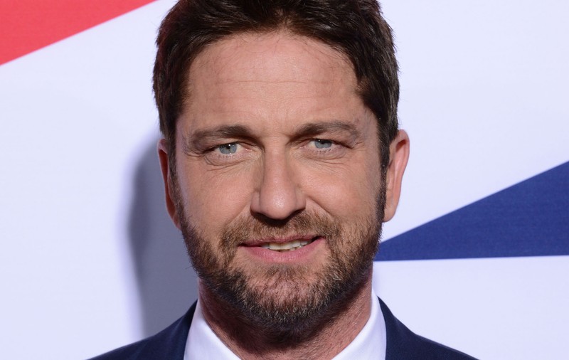 Gerard Butler a lovit cu pumnul un prezentator | VIDEO