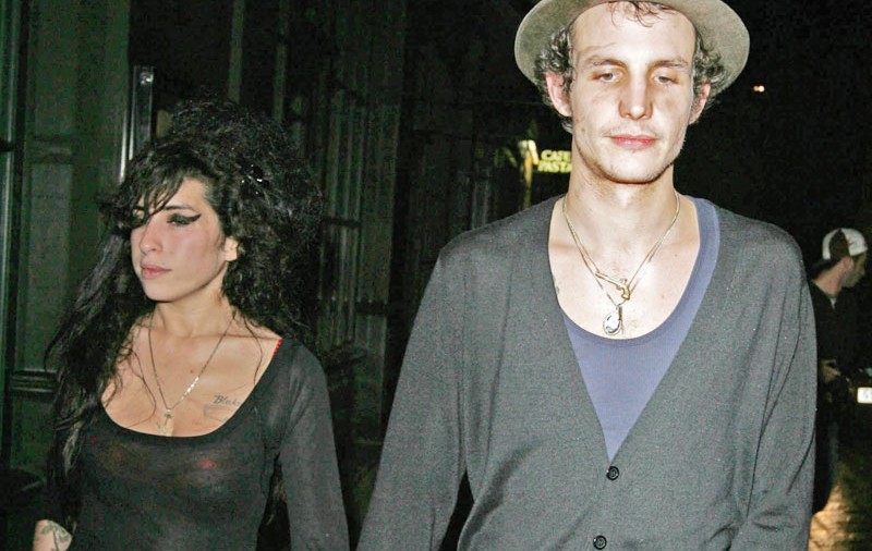 Tatăl lui Amy Winehouse vrea contract prenupţial