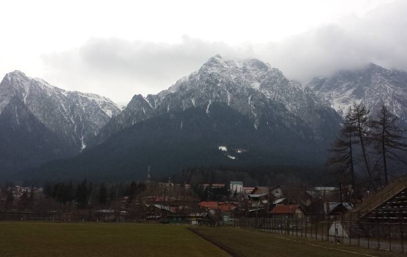 Turişti dipăruţi în zona Muntele Roşu! Salvamontiştii îi caută de mai multe ore