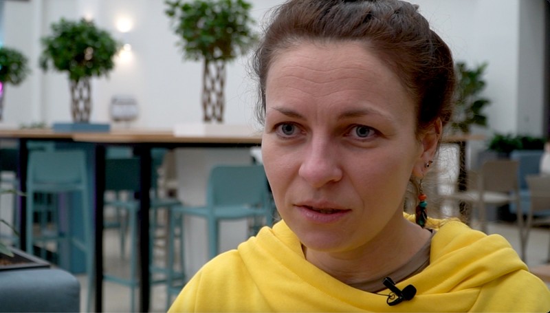 Iryna Lisova mărturisește că a ajuns să umble în permanență cu pașaportul la ea, chiar și când iese din casă pentru o cafea