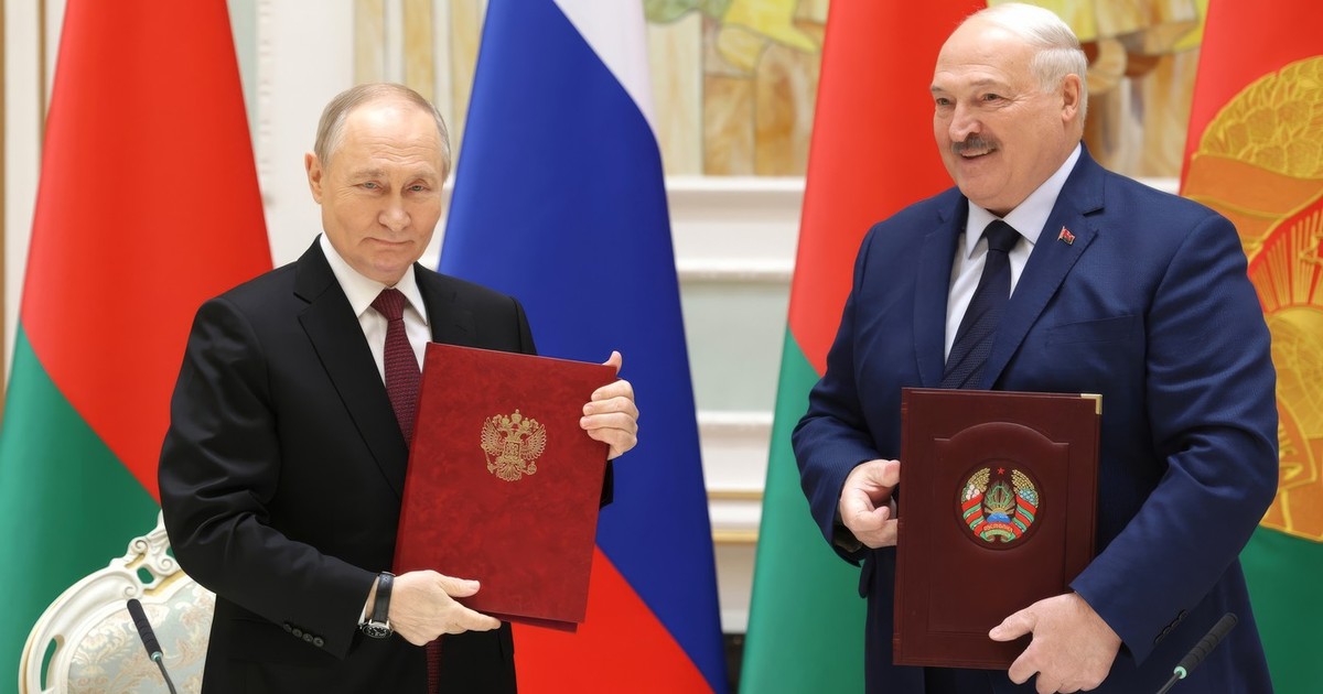 6 decembrie 2024, Moscova - Vladimir Putin (stânga) și Aleksandr Lukașenko, după ce au semnat tratatul de apărare nucleară Foto: Profimedia