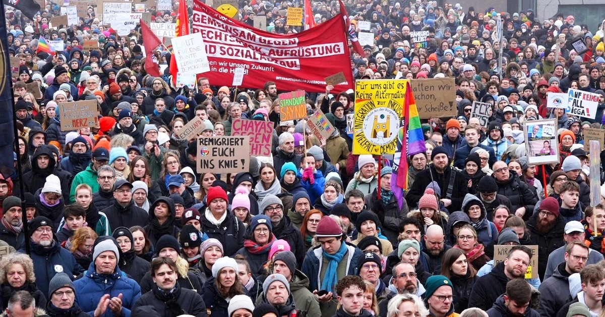 Manifestație la Hamburg împotriva apropierii dintre CDU și AfD Foto: Profimedia